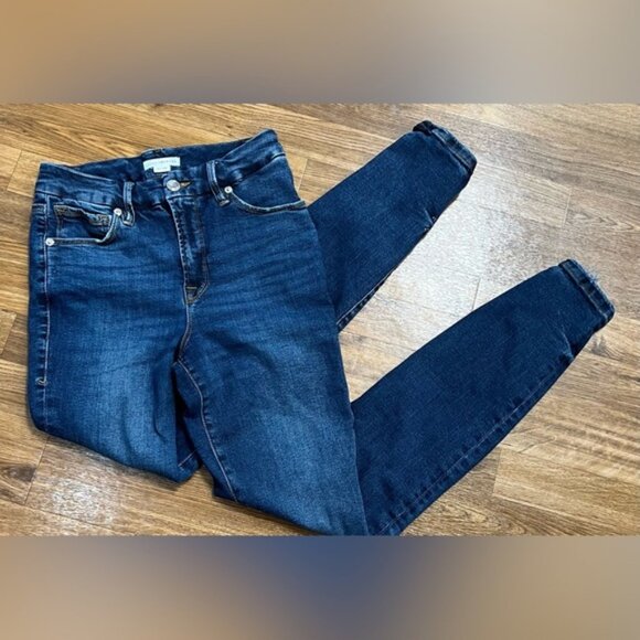 Good American dark wash distressed stretch skinny jeans. Organic cotton size 2 - Picture 6 of 8